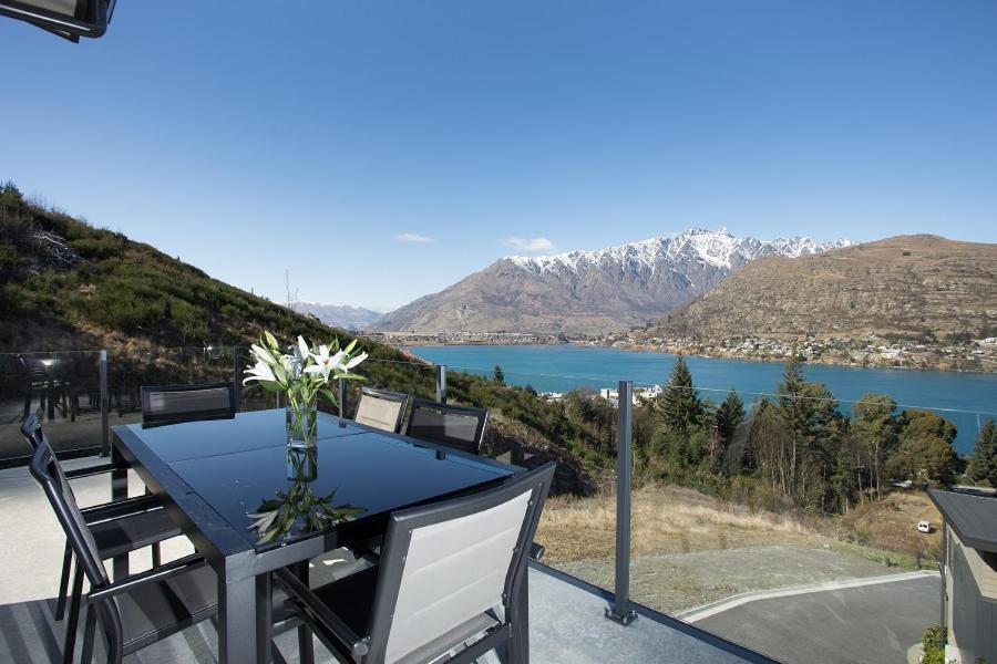 Villa Okataina - Means Place Of Laughter, Luxury Retreat à Queenstown Extérieur photo